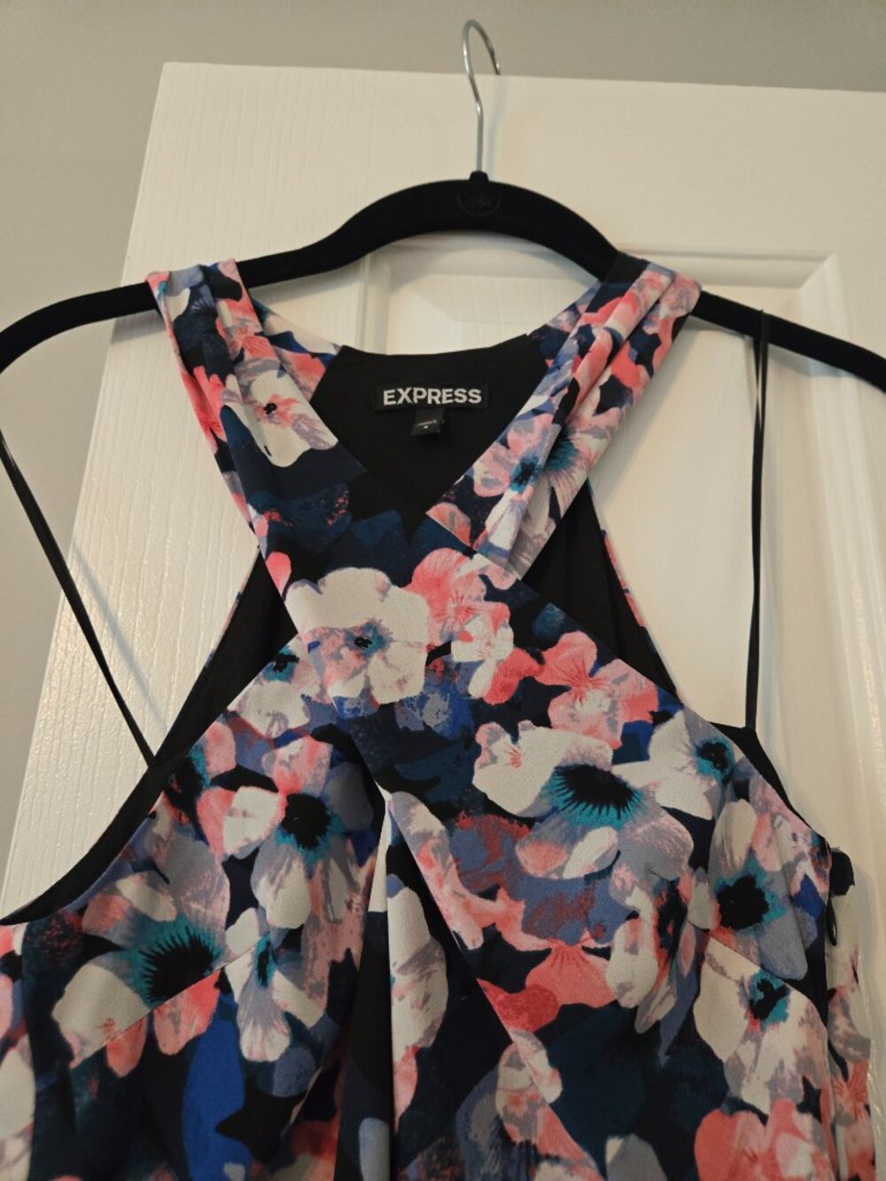Womens size 4 black floral dress from Express - Picture 4 of 8